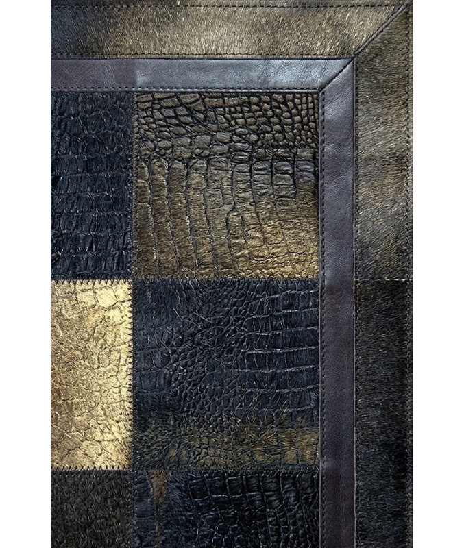 Tapis en cuir noir à carreaux gaufrés Crocodile Abani, 5 pi x 8 pi