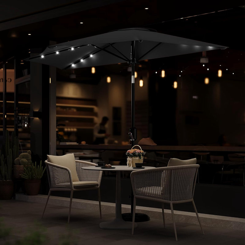 Parasol de patio demi-rond 9 pi avec éclairage à DEL solaire à manivelle et bouton poussoir inclinable gris, Gris