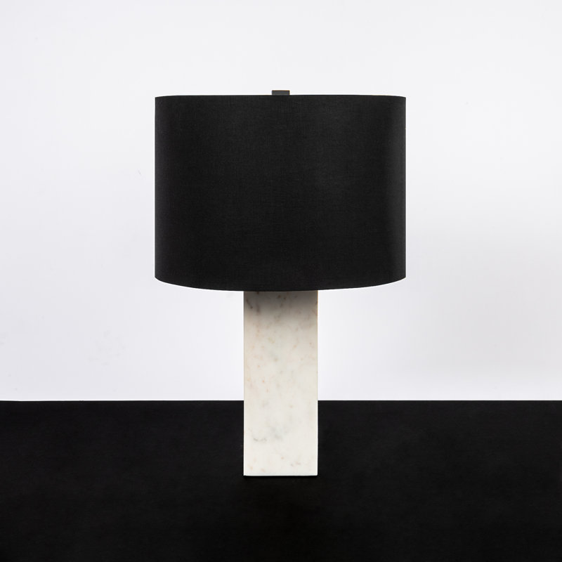 De table rectangulaire en marbre blanc