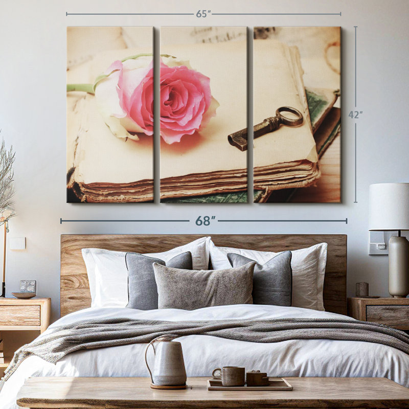 «Vintage Book Rose» sur, H 42 po x l 65 po x P 1,25 po
