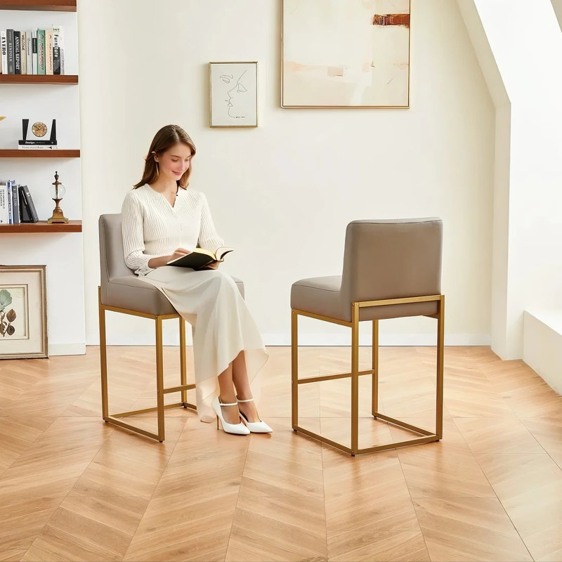 Chaises modernes pour îlot de cuisine de 26 po pour la maison, similicuir rembourré avec dossier, structure en métal noir robuste, assemblage facile