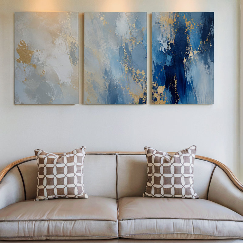 Ensemble exclusif de 3 toiles panoramiques abstraites grand format, bleu, blanc et or, à la texture luxueuse. Décoration murale idéale pour le salon, la chambre à coucher et le bureau.