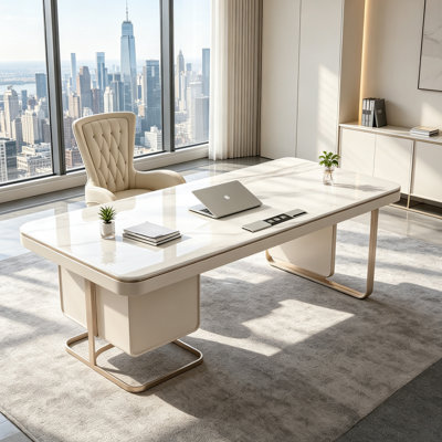 Bureau de direction moderne et luxueux de 180 cm de large, plateau en pierre frittée blanche et piètement traîneau en acier inoxydable doré, idéal pour le télétravail.