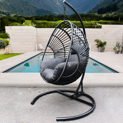 Fauteuil à œufs Pe de couleur noire pour l'extérieur et l'intérieur, avec base de coussin, coussin gris foncé à assise large, habileté de tissage artisanal et mousse confortable plus grande, composition en métal