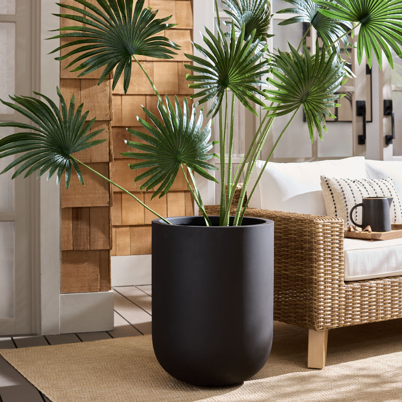 18" Pot Planter, Black