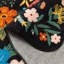 Tapis cerise lavable à la machine à motif floral noir-109922991