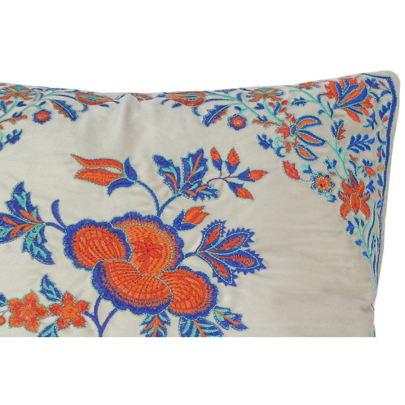 Housse de coussin et insert brodés en velours brodé par Arshs Fine Rugs
