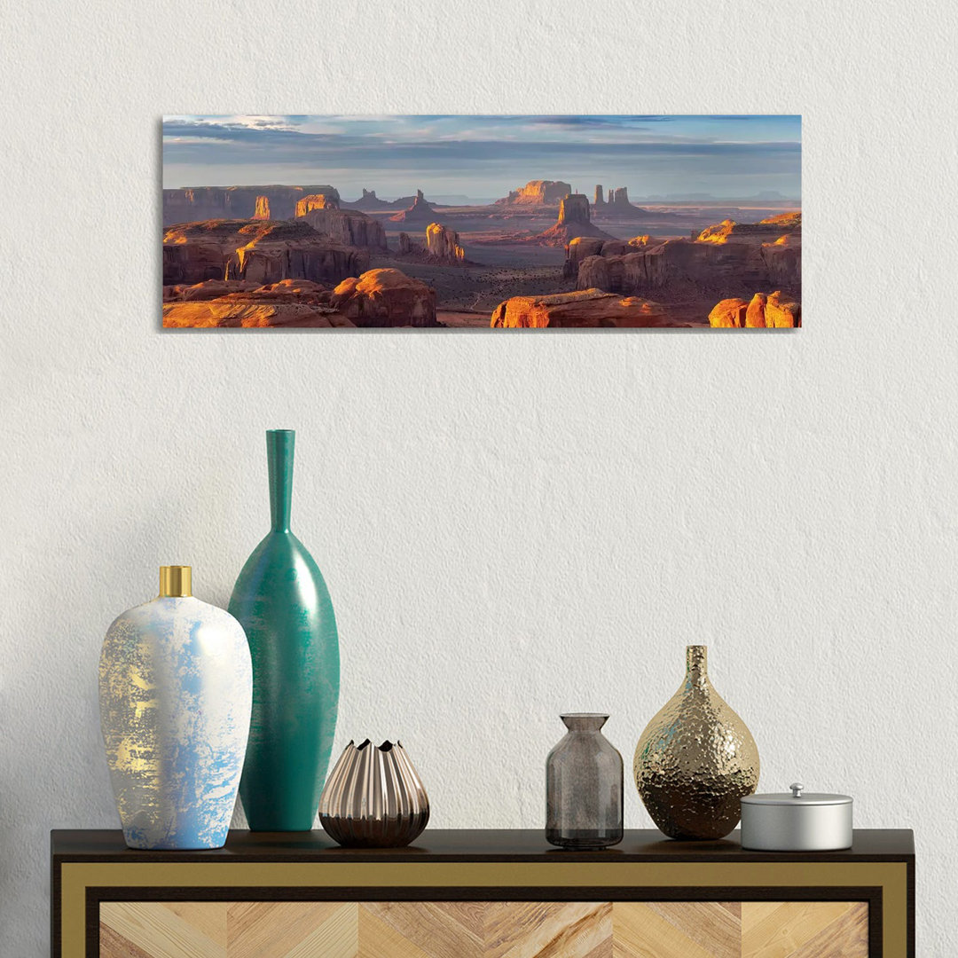 Hunts Mesa Navajo Tribal Park II von Susanne Kremer - Panoramaleinwand auf Leinwand Giclée auf Leinwand