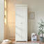 Armoire de rangement peinte de style français