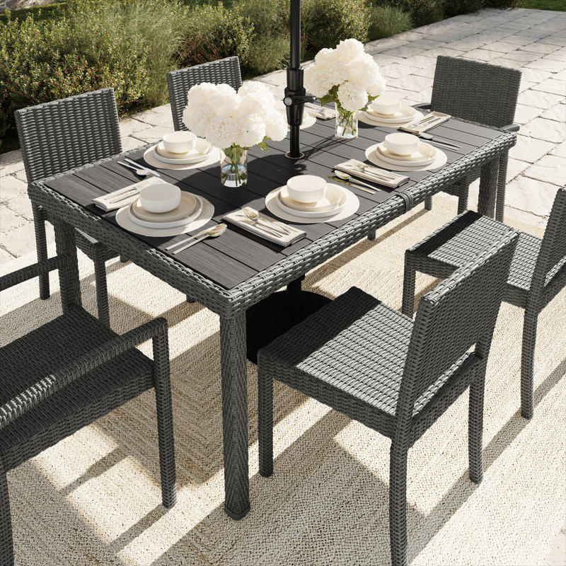 Table de patio en rotin avec plateau en bois d'ingénierie Martha Stewart Bedford, Gris