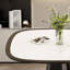 Table et chaise de salle à manger rétro-106340274