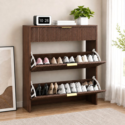 Armoire à chaussures étroite cannelée pour le vestibule, étagère à chaussures autoportante avec poignées en or, armoire à chaussures moderne et mince pour placard de chambre à coucher, noyer