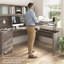 Bureau de 72 po avec huche et tiroirs Paelynn, bureau d'ordinateur avec rangement, bois moderne, gris cendré-1527406054