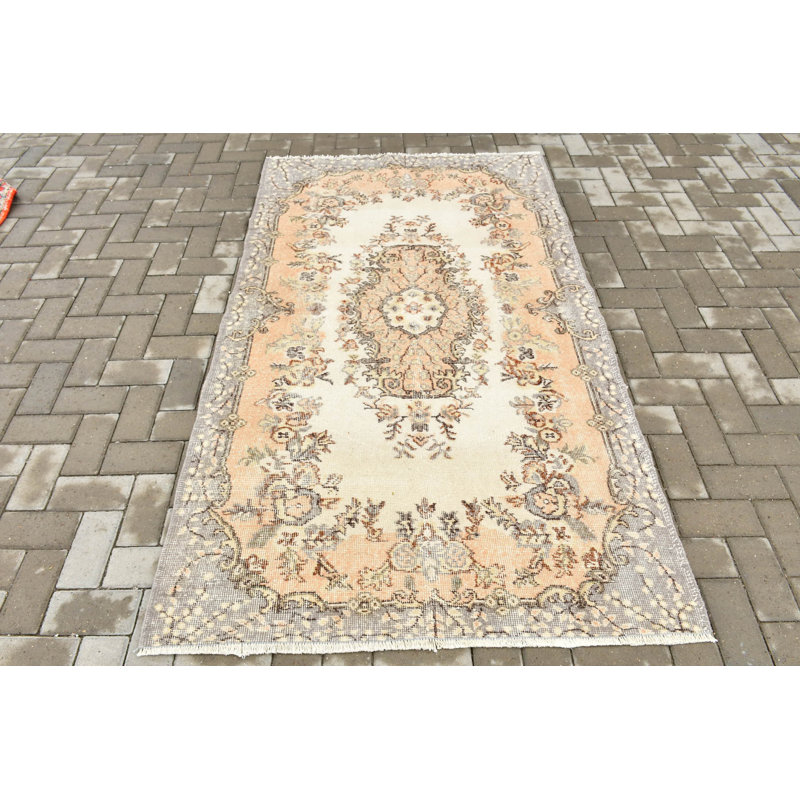Tapis turc rétro de style floral beige et pêche pour une décoration intérieure unique et un style de plancher élégant