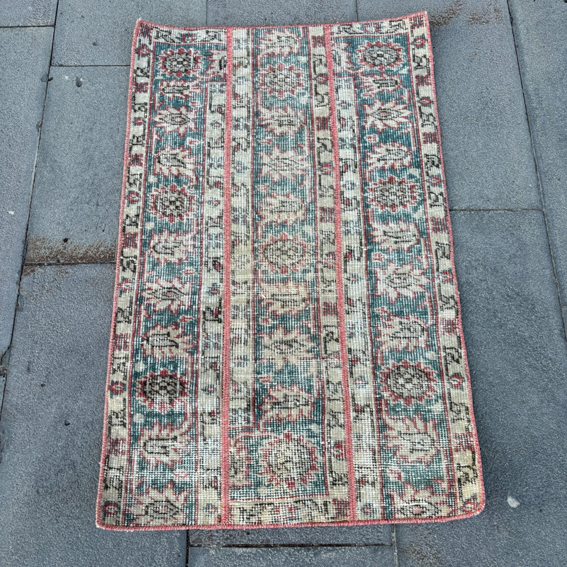 Handcrafted Floral Patterned Turkish Rug with Vintage Bohemian Decor for Indoor Use