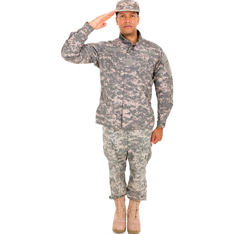Camo militaire homme saluant carton debout