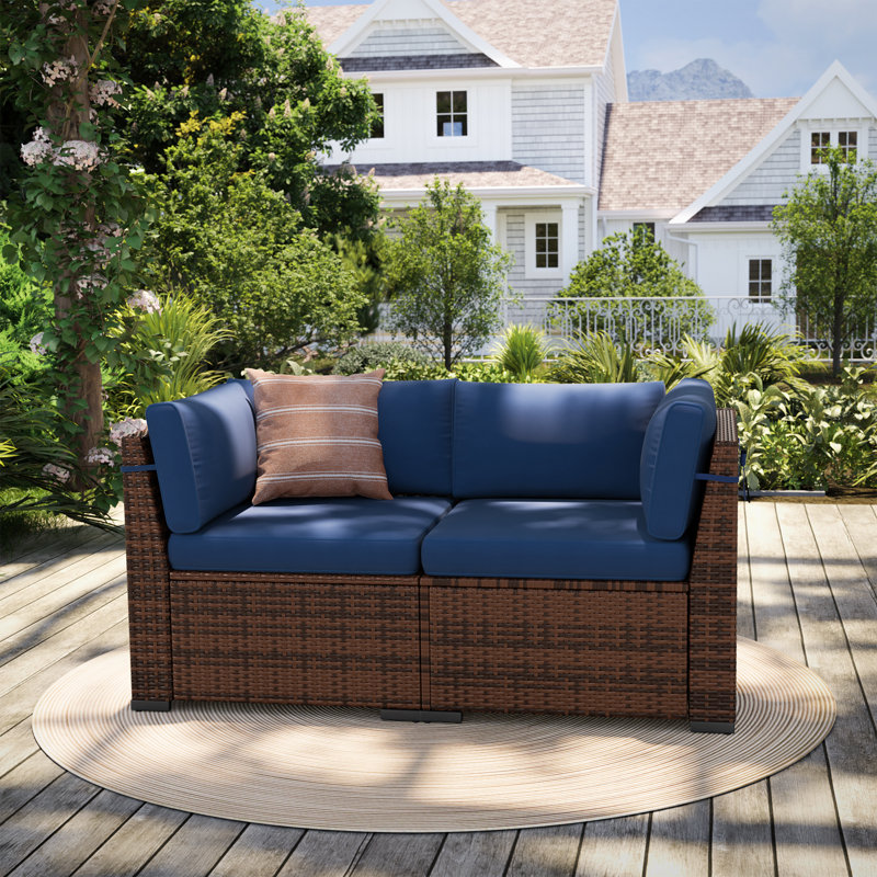 Chaise d'extérieur en osier avec coussins, Île Seymour Nord, Galapagos
