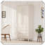 Luxueux armoire de cuisine en bois avec tablettes et tiroirs-528607360