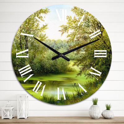 Belle rivière d'été à travers les arbres - horloge murale