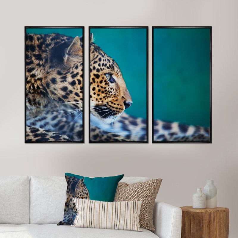 «Vigilant Leopard Close Up View», ensemble de 3 reproductions d'art encadrées sur toile, H 32 po x l 48 po x P 1 po