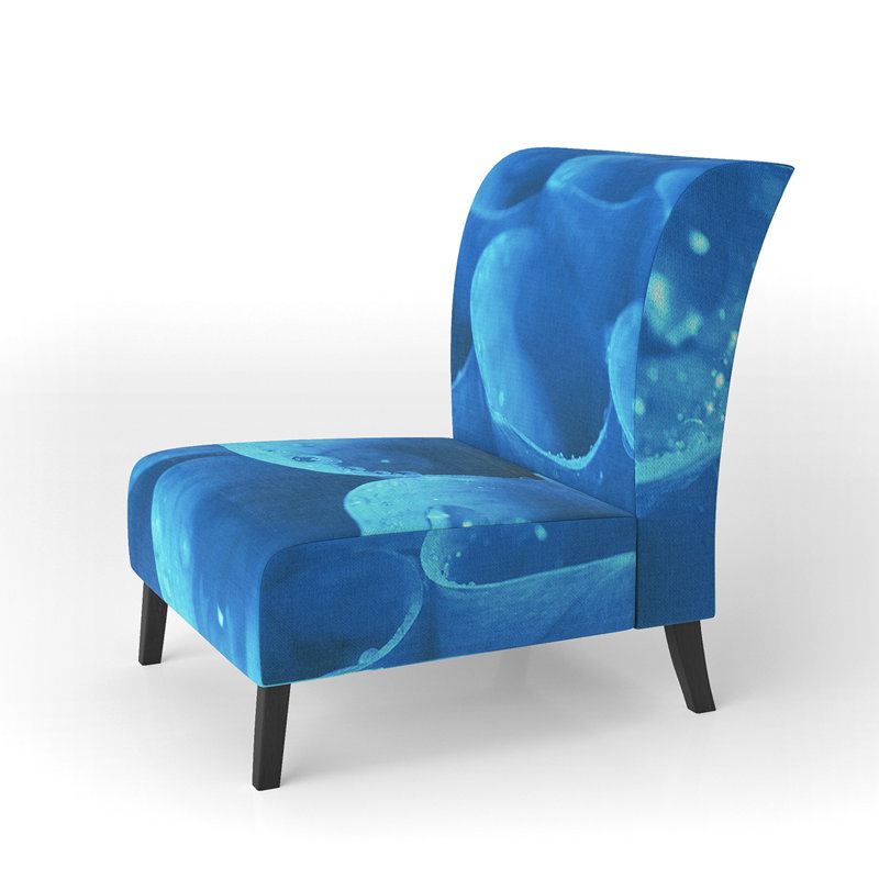 Grand fauteuil de chambre rembourré floral bleu clair et pétales