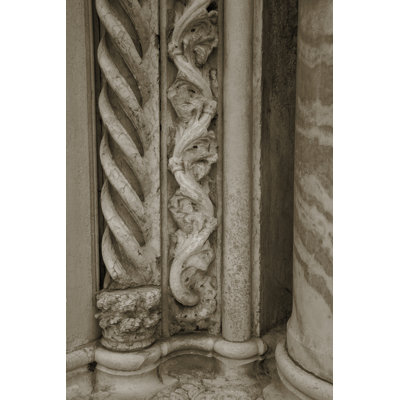 Détail de l'architecture en sépia III