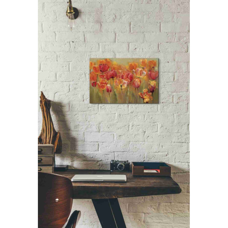 «Tulips In The Midst III» par Marilyn Hageman, art mural sur toile, H 12 po x l 18 po x P 0,75 po