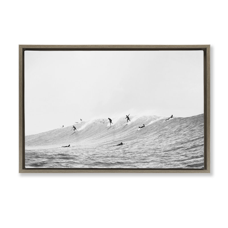 «Summer Wave Surfers», toile flottante encadrée noire par Sissi et Seb, Cadre flottant orme Montalcino, H 21 po x l 31 po