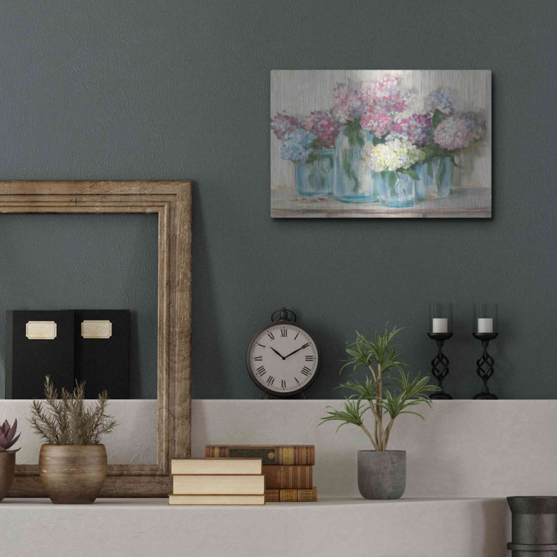 «Hydrangeas In Glass Jar Pastel Crop» par Carol Rowan, art mural en métal, 16 po x 12 po, H 12 po x l 16 po 