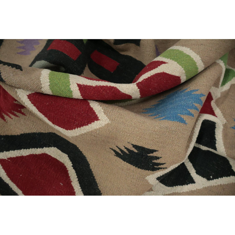 Éclairez votre espace avec ce tapis kilim 9 x 11
