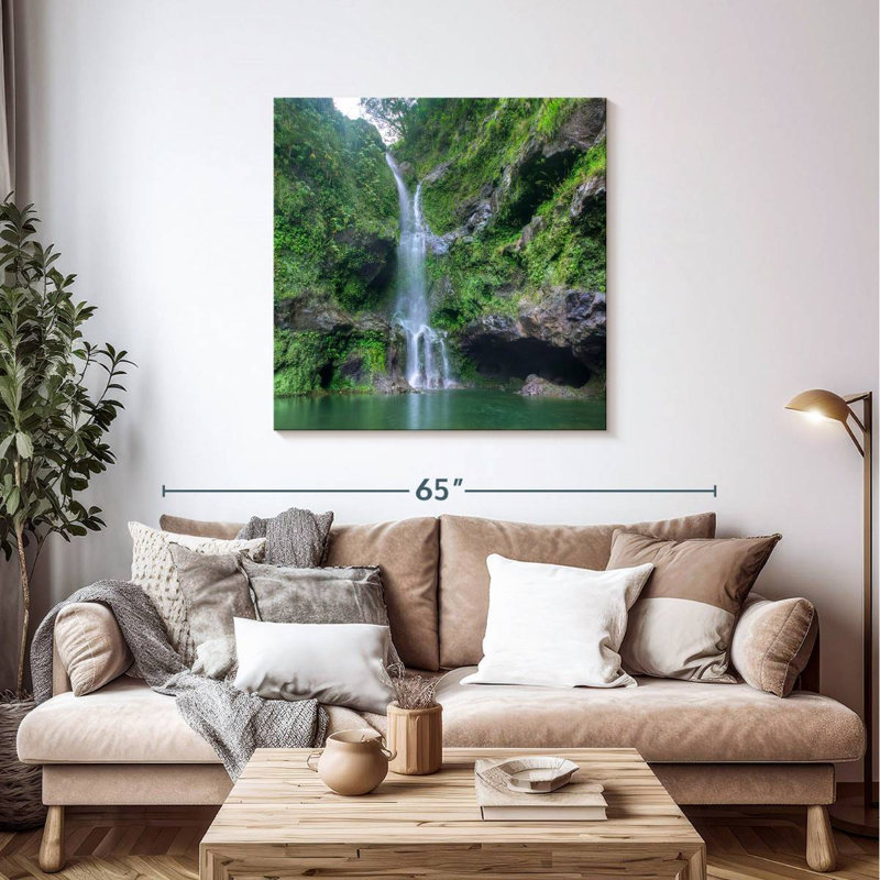 Nicci Hana, 39" H x 39" W
