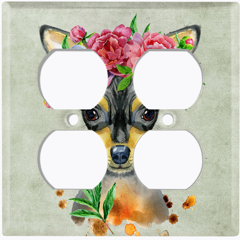 Mignon chihuahua avec couronne de fleurs et couronne murale