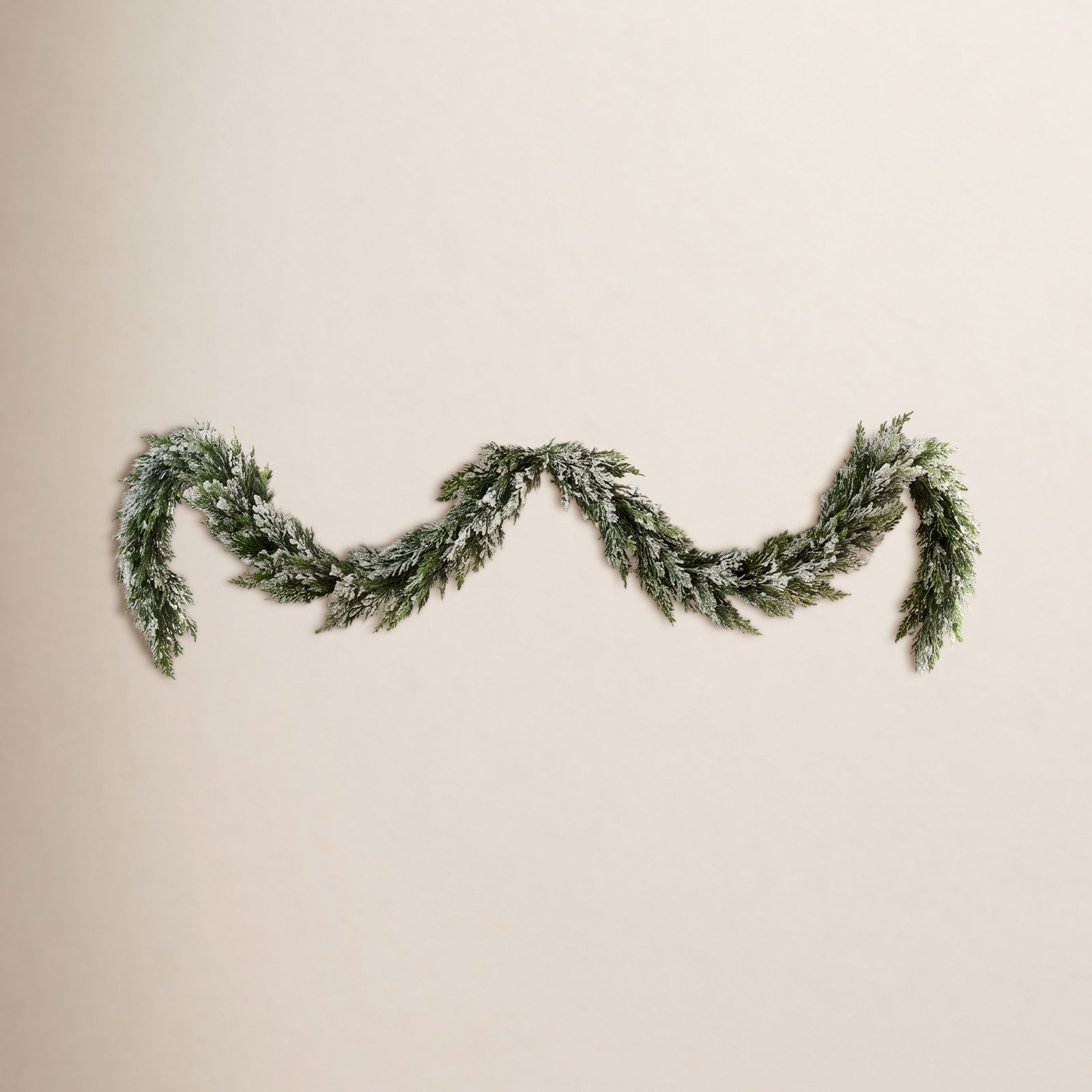 Aurore 72" Cedar Christmas Garland