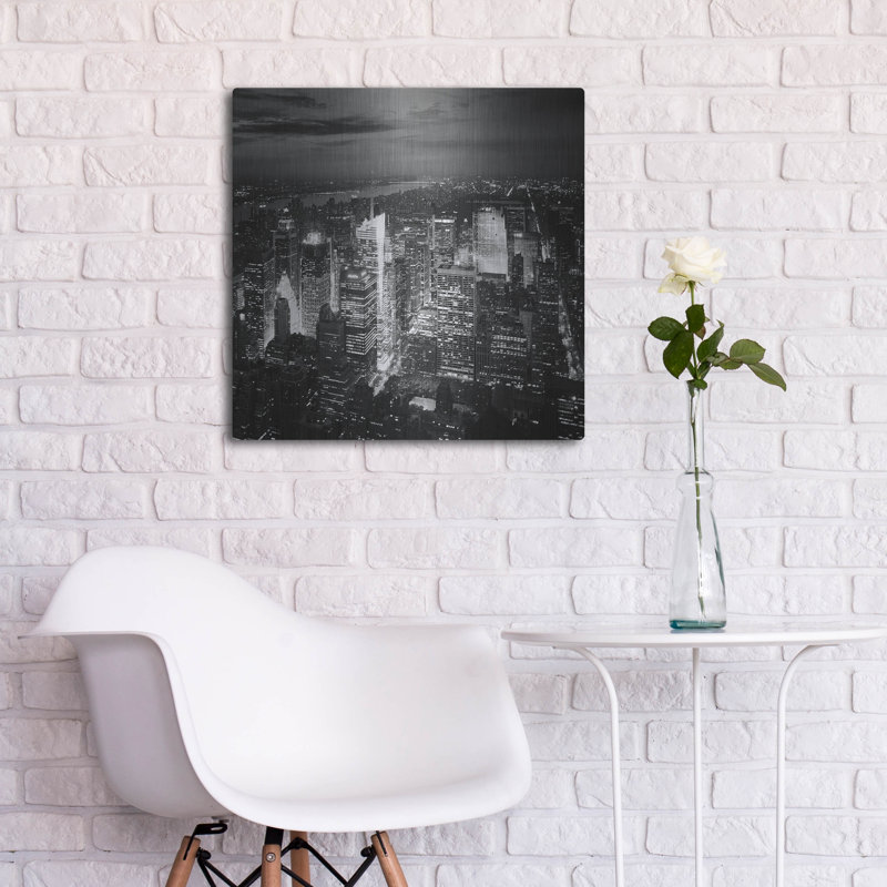 «NYC Nights» par Nina Paponcek, art mural en métal, H 24 po x l 24 po
