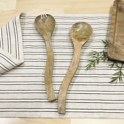 Ensemble de 2 assiettes à salade en bois naturel avec poignées ondulées Fayla