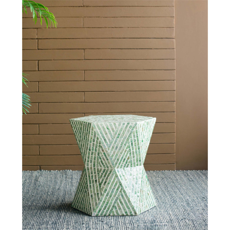 19 po x 19 po x 20 po Tabiz Capiz, table d'appoint élégante avec charme géométrique