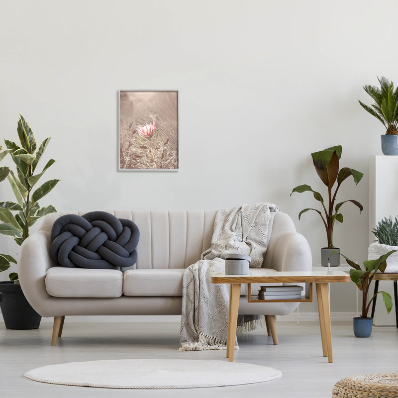 Lone Pink Flower Grassland par Lil 'Rue - photographie sur toile, H 20 po x l 16 po x P 1,5 po, Estampe numérique Farmhouse