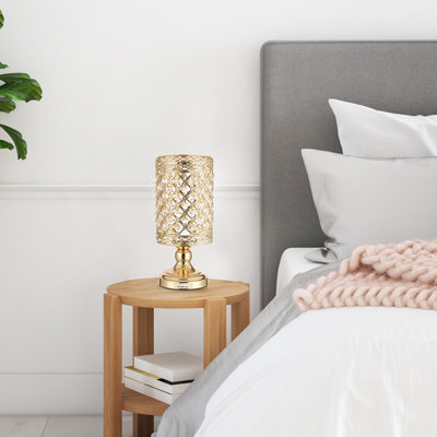 Lampe de chevet dorée avec abat-jour suspendu en cristal transparent et base décorative en métal