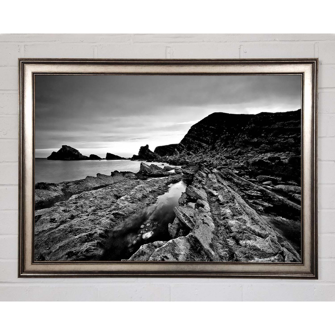 B N W Cliffs Around the Ocean - Einzelne Bilderrahmen Kunstdrucke