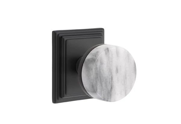 Mortaise intérieure Emtek Select Passage avec rosette Wilshire et tige conique, bouton en marbre blanc (LH)