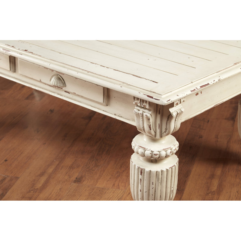 Table basse en bois massif Bevill, Parchemin
