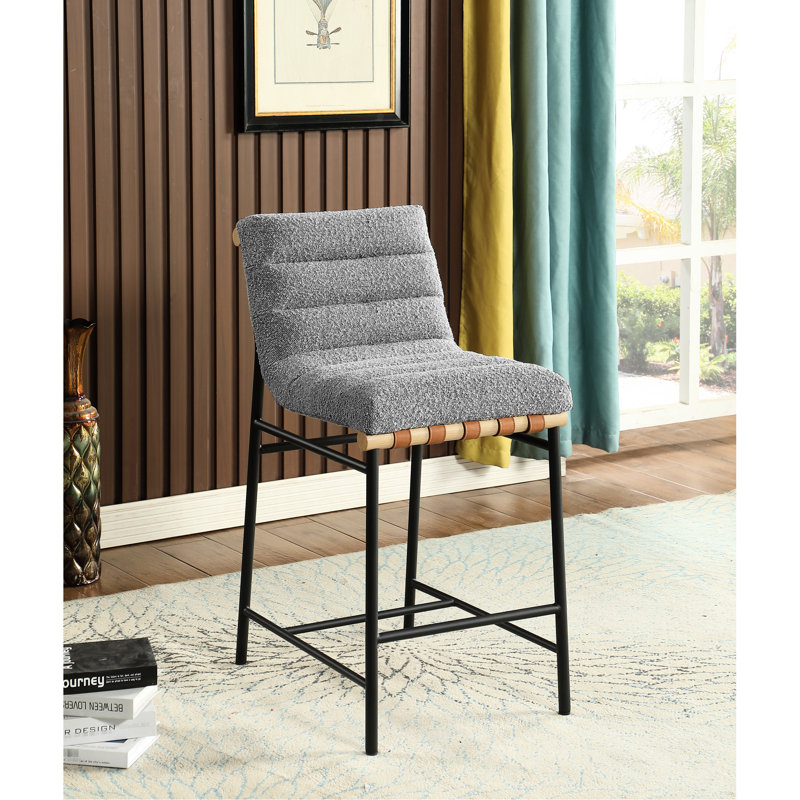 Chaise moderne à hauteur de comptoir grise en tissu bouclé et cuir avec détails en fer