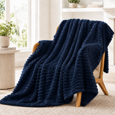 Easy‑Maintenance Flannel Plush Blanket, Lightweight All‑Season Anti‑Shedding Blanket for Daily Use