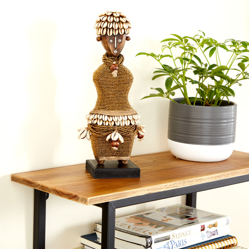 Petite figurine de poupée en bois de pin fabriquée à la main