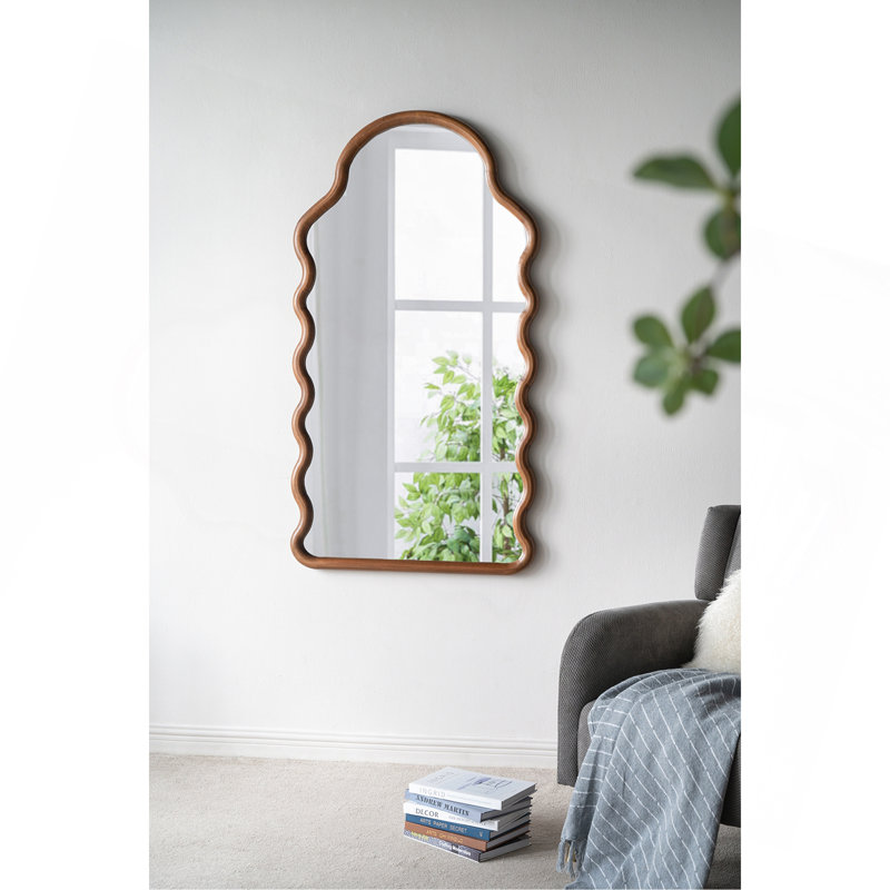 Miroir arqué avec design et réflexion claire