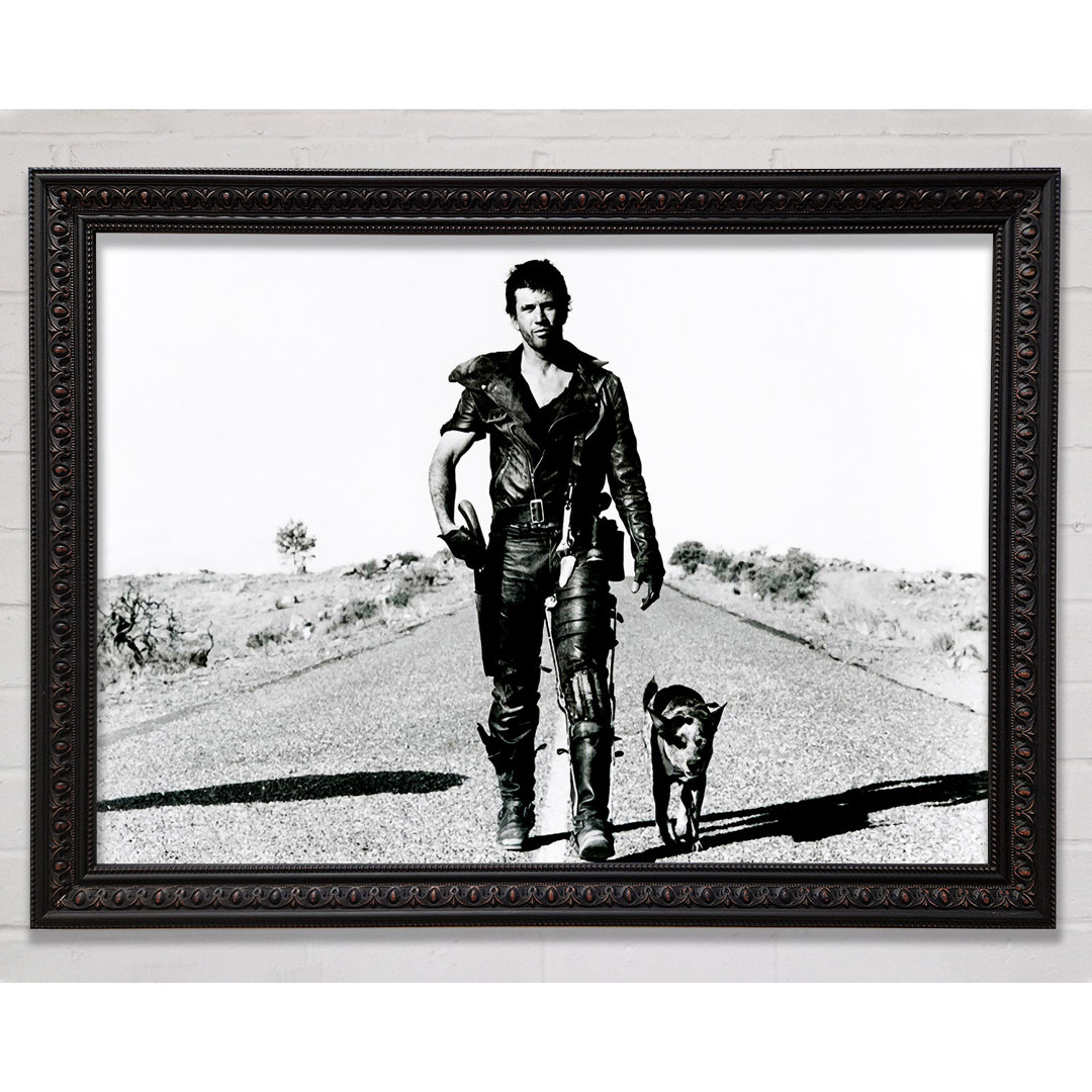 Gerahmtes Poster Mad Max Highway Walk With Dog in Schwarz/Weiß