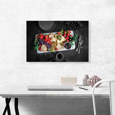 Strawberries Flowers Camomile Figs Cookies Tray - reproduction de photo sur toile tendue