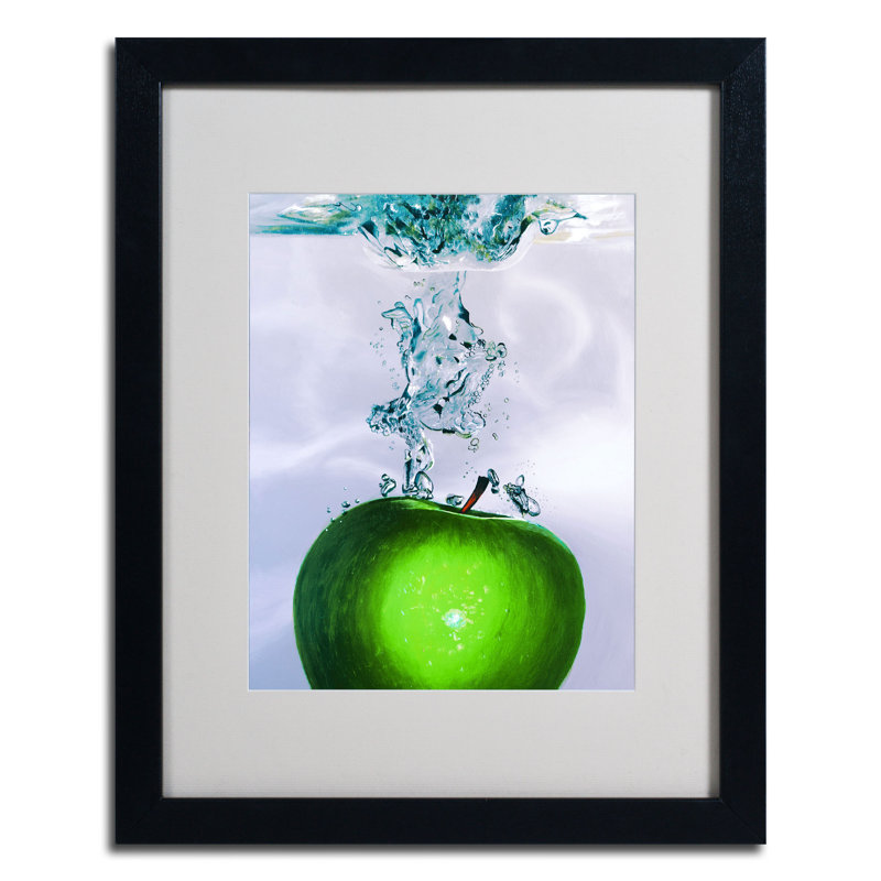 « apple splash ii », reproduction de peinture encadrée en vert, H 14 po x l 11 po x P 0,5 po, Noir