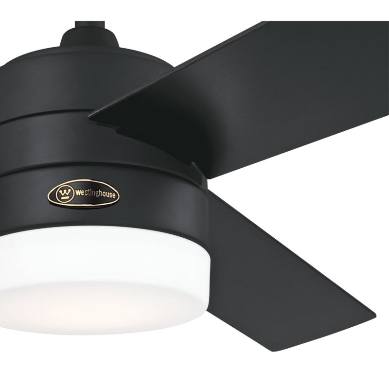 Ventilateur de plafond standard à 52 pales 52 po Alta Vista avec télécommande et ensemble d'éclairage inclus