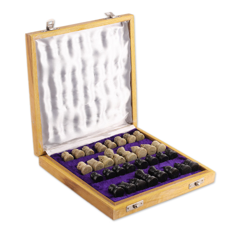 Jeu d'échecs en bois et pierre à savon Novica